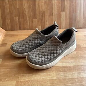 Staheekum Women's Slip On Shoes,quilted mesh, comfortable ,beige. Size 7